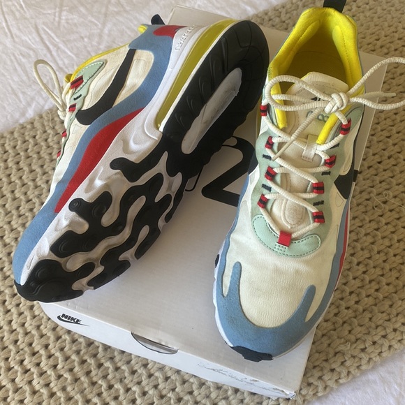 Air Max 270 React - Picture 5 of 7